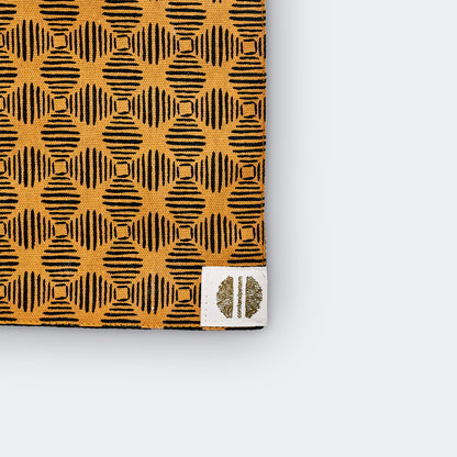 Designer’s Pattern Table Runner (Pelita)
